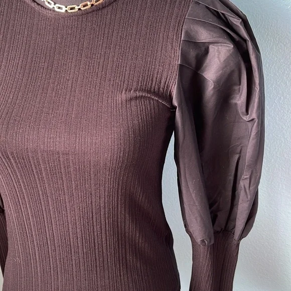 H&M blouse 🖤 - Picture 2 of 5